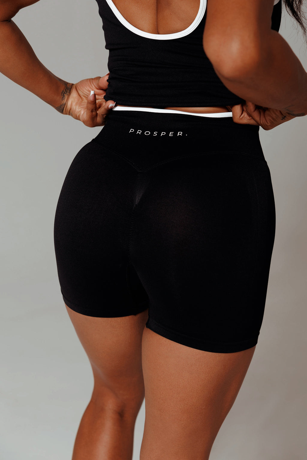 SAVVY SHORT: BLACK