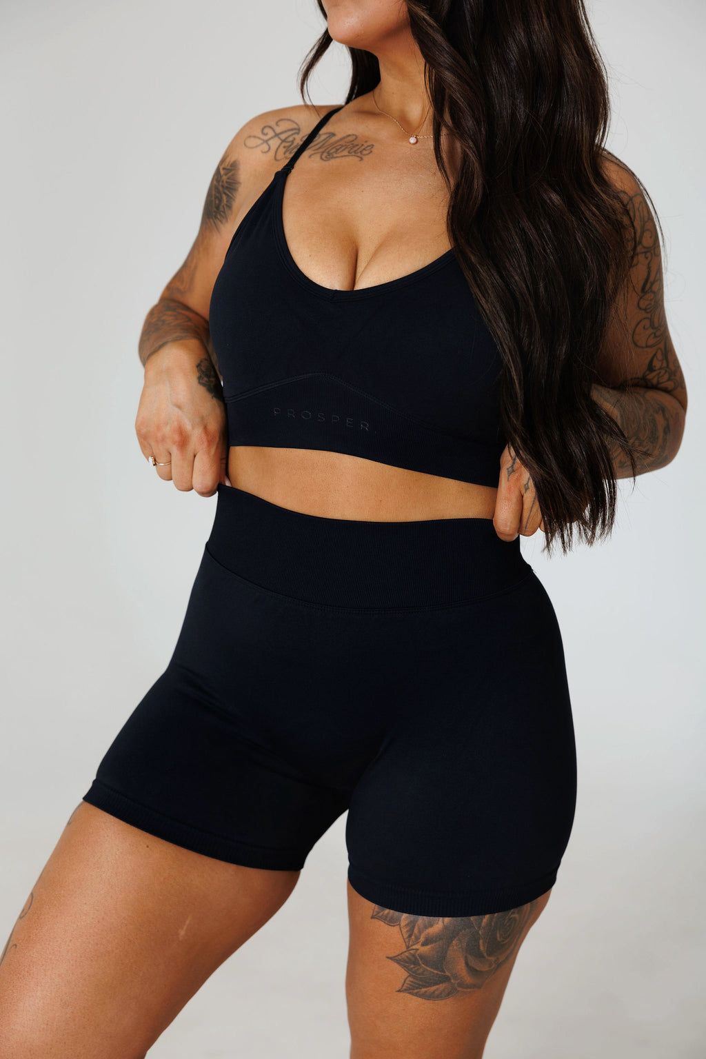 MANTRA SHORT: BLACK