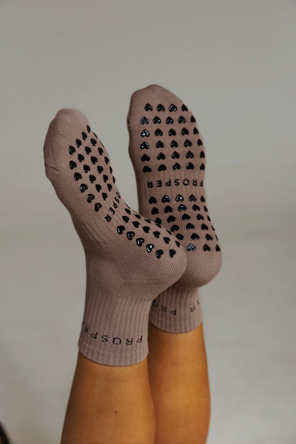PILATES SOCKS: MOCHA