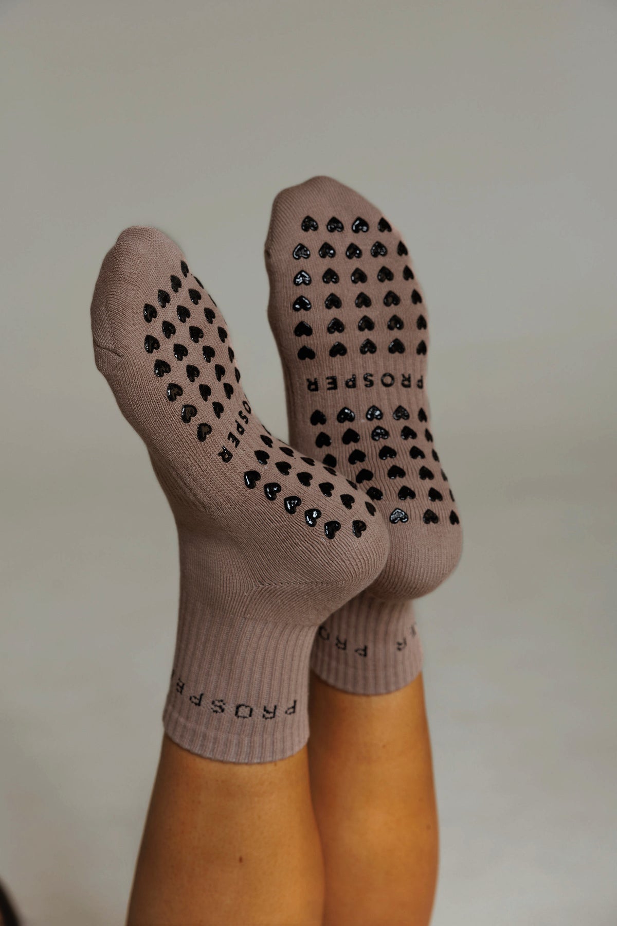 PILATES SOCKS: MOCHA