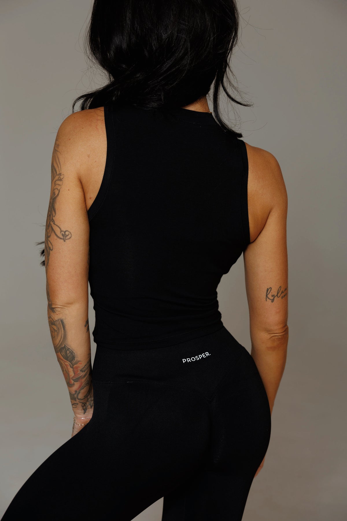 FITTED CROP TANK: BLACK